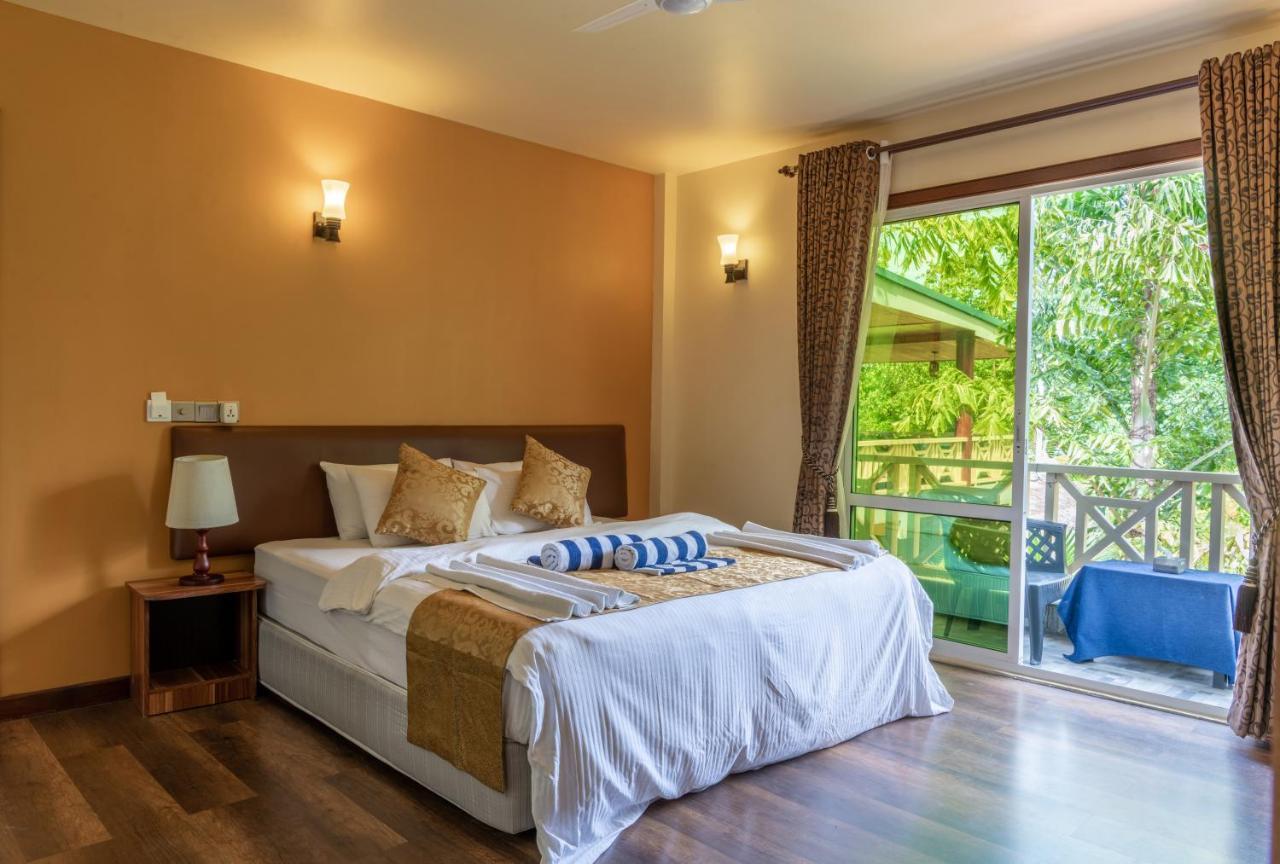 Ostrov Hotel Ukulhas Buitenkant foto